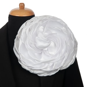 Broche floral branco grande, broche de flores elegantes de tecido de algodão premium para noivas, broches de rosas extragrandes para mulheres