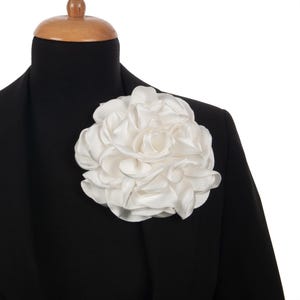 Broche de rosa branca, broche de ombro floral feito à mão, broche grande e elegante de flores para mulheres, presente de casamento, acessórios para noivas