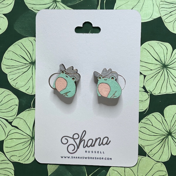 Frog earrings - Howdy partners - Get ready for a hoppin hoedown with these frog cowboy hat stud funny earrings. Yeehaw! novelty earrings