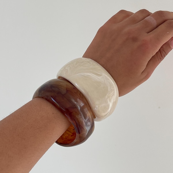 Brazalete de resina - Brazalete grueso de resina - Brazalete ancho - Joyería vintage - Resina orgánica tallada - Brazalete llamativo - Joyería apilable