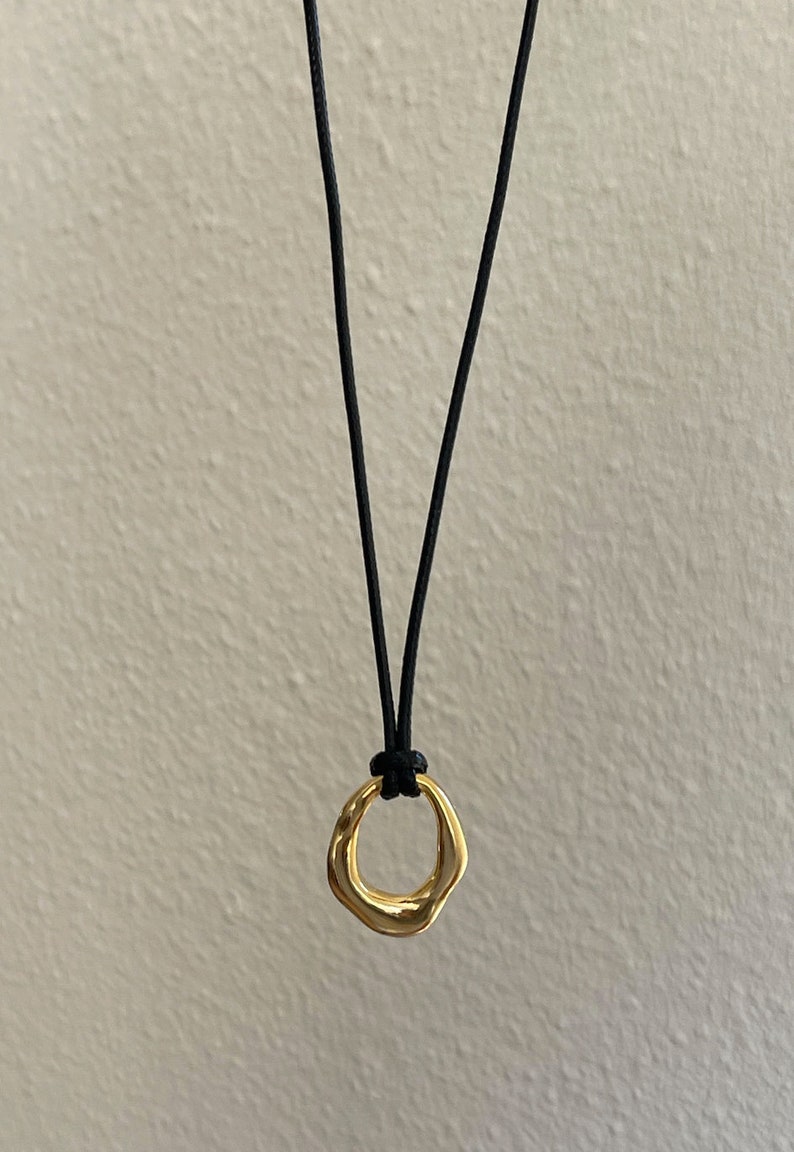 Collier corde An2k, collier cordon, collier corde noire avec pendentif, collier cordon noir, collier pendentif, collier ficelle, vente du vendredi noir image 5