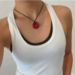 Handgemaakte bloemenketting, Y2K bloemenketting, zwarte koordketting met hanger, jaren 2000 trend, Y2K sieraden, bloemhanger, choker ketting afbeelding 3