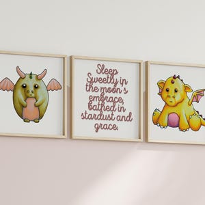 Juego de tres carteles: fantasía caprichosa con un dragón brillante y cita para la habitación de un bebé recién nacido: regalo para anunciar el nacimiento de un bebé