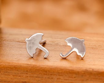 Oorbellen met paraplumotief van sterling zilver, sieraden voor regenachtige dagen.