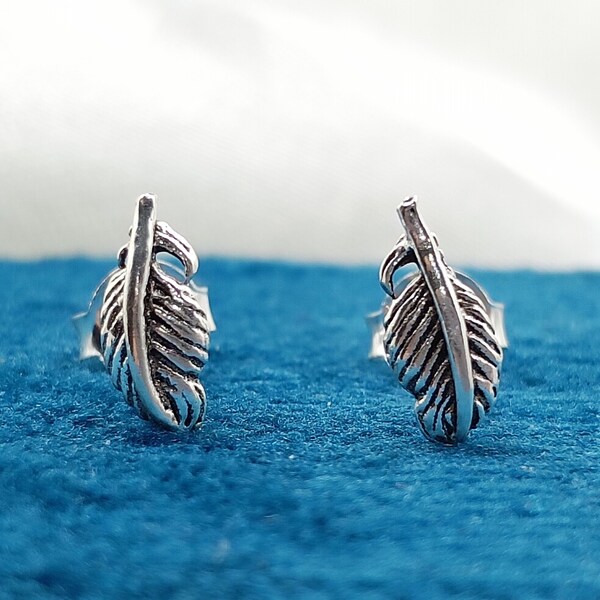 925 Sterling Silver Cute Feather Studs Earrings Boho Dainty Leaf Studs Earrings Minimalist Handmade Gift Studs with Pushback