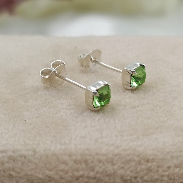 Boucles d'oreilles en argent sterling 925 avec pierre de naissance d'août et péridot vert clair avec zircone cubique