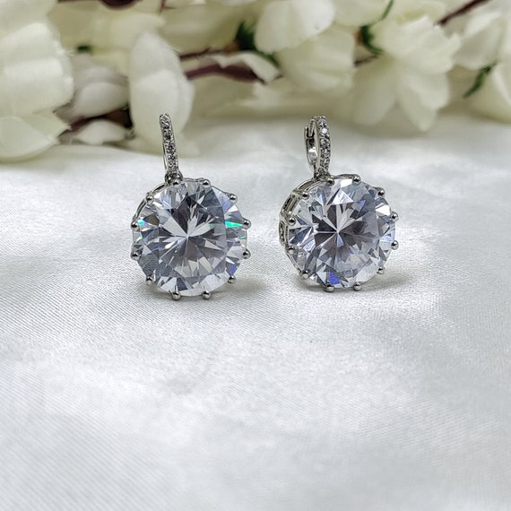 Orecchini a lampadario con perle e zirconi cubici: gioielli da sposa in argento con strass e zirconi cubici, BECKY - Italia