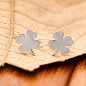 925 Sterling Silver Four Leaf Clover Stud Earrings, Lucky Shamrock Studs, Minimalist Good Luck Earrings Gift, St Patrick’s Day Jewelry