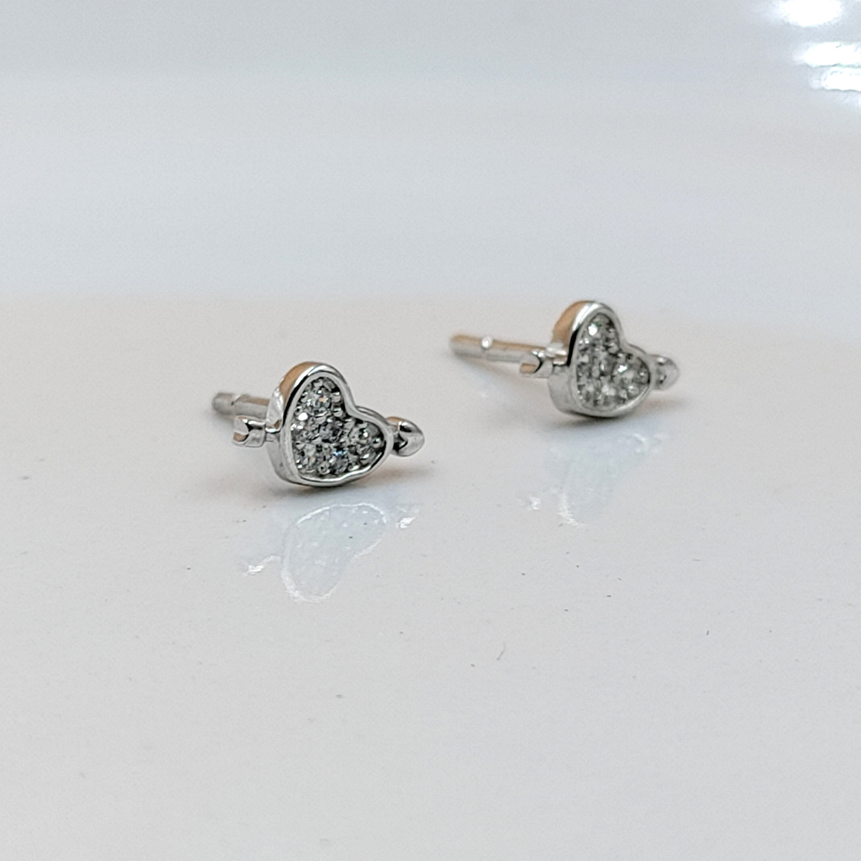 Orecchini A Borchia Freccia In Argento Sterling 925 – Piccoli E Minimal, 0,9 Cm
