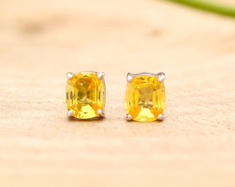 Pendientes de circonita cúbica amarilla con corte cojín: delicados pendientes de plata de ley