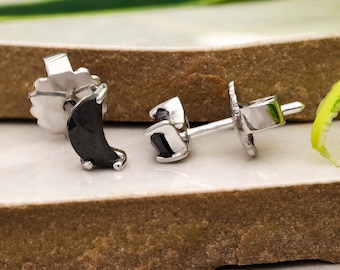 Halloween oorbellen van sterling zilver in de vorm van een halve maan: Hemelse sieraden met zwarte steen