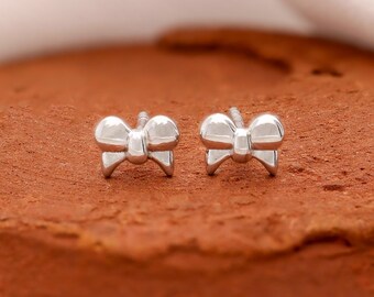 Pendientes de lazo de plata de ley: un delicado regalo de joyería con lazo