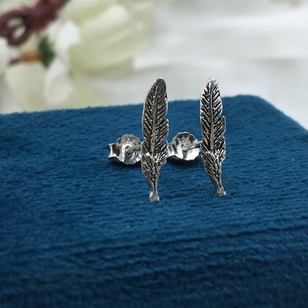 925 Sterling Silver Tiny Feather Ear ring Feather Stud Earring Boho Small Earrings Dainty Leaf Stud Minimalist Handmade Gift Stud Pushback