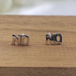 NO Word Script Símbolo Pendiente Letra Stud Pendiente Alfabeto Pendiente Regalo hecho a mano Stud con Pushback Plata de ley 925 Lindo regalo