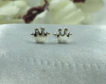 925 Sterling Silber Ohrstecker Mit Zirkonia-Krone – Mini, Glänzend, Für Frauen, Perfekt Als Prinzessin-Geschenk
