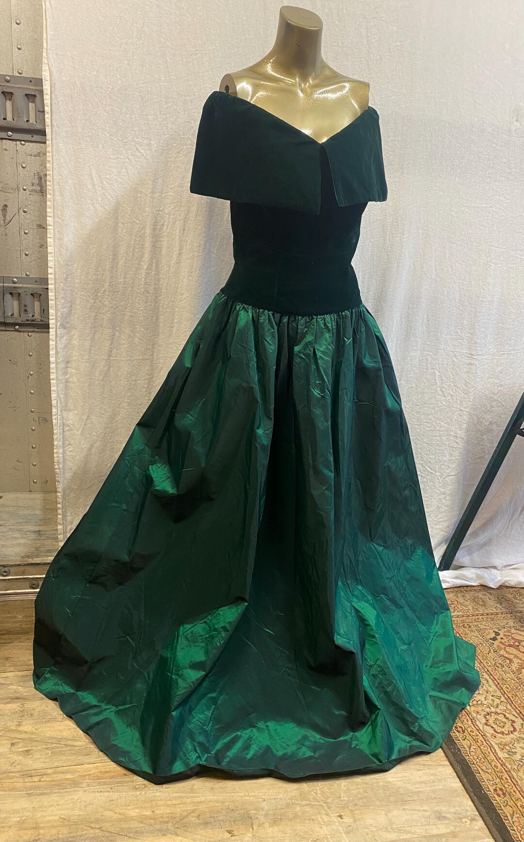 Vintage 80s Dark Green Velvet & Taffeta ANNIE QUINCE Backless Drop Waist Formal Dress - 8