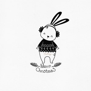 K&ouml;nnte beinhalten: Schwarz-wei&szlig;-Illustration eines Kaninchens, das einen Pullover und Ohrensch&uuml;tzer tr&auml;gt, mit dem Text "Merry Christmas" darunter.