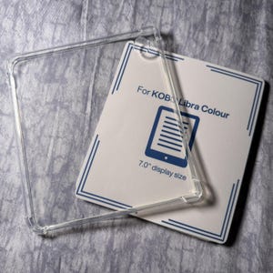 以下が含まれることがあります： Kobo Libra Color電子書籍リーダー用の透明なプラスチックケース。ケースは7.0インチのディスプレイサイズに適合するように設計されています。