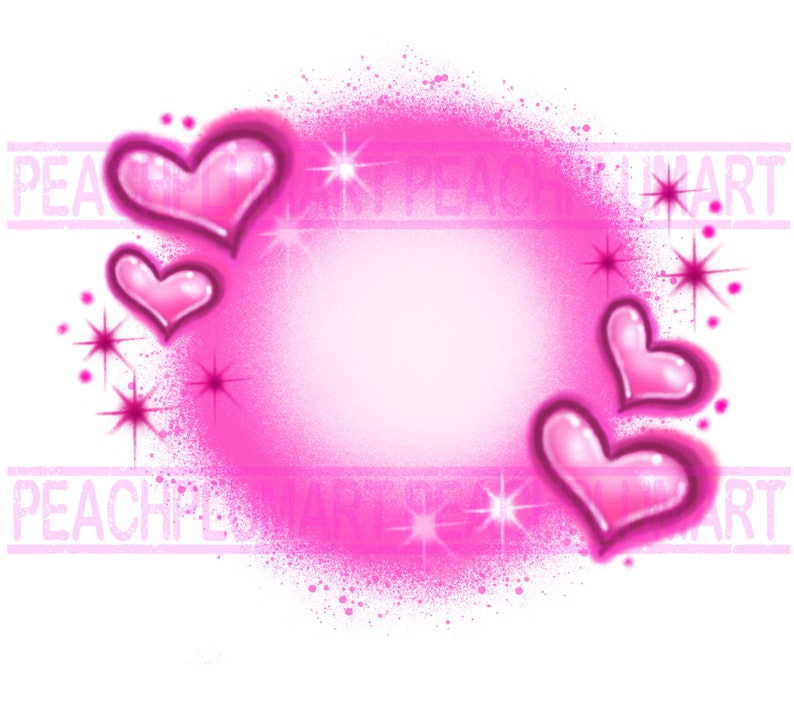 Pu&ograve; includere: Sfondo di vernice spray rosa con quattro cuori rosa e stelle bianche. I cuori sono di dimensioni diverse e sono disposti in un cerchio attorno al centro dell'immagine.