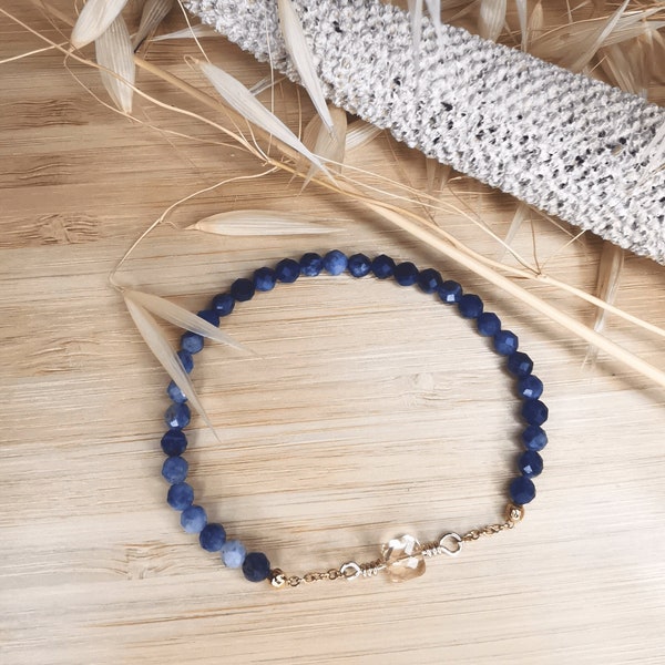 Bracelet femme en perles naturelles 4mm, sodalite, avec sa pierre centrale