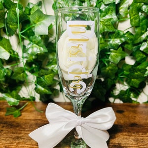 Personalized Glass Bride Champagne flutes, Bridal shower, Bachelorette Party, Bride gift, Bridesmaid glass , Maid of honor, Girls night