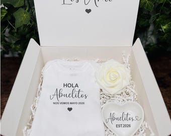 Personalized Abuelitos Pregnancy Announcement Gift Box: Baby Bodysuit & Ceramic Heart, Anuncio de embarazo, primer nieto, Hola Abuelitos