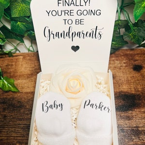 Endlich Großeltern, Für die besten Eltern, Schwangerschaftsmitteilung, Babyschühchen nach Maß, Babysocken nach Maß, wieder Großeltern.