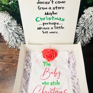 Weihnachten Schwangerschaftsankündigung, das Baby, das Weihnachtsankündigung stahl, Großmutter, Großeltern, Vater zu sein