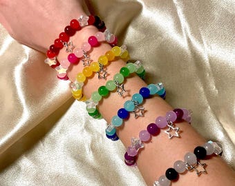 Pulseiras coloridas de contas em formato de estrela
