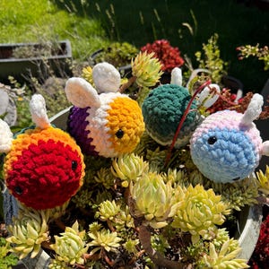 LGB(ee)TQ+ Crochet Bee Pride Plush || LGBTQ+ Pride Crochet Bee Plushies – Handmade Rainbow Amigurumi Bees, Cute Pride Gift,