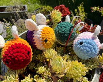 Abelha de Crochê de Pelúcia do Orgulho LGBTQ+ || Abelhas de Crochê de Pelúcia do Orgulho LGBTQ+ – Abelhas Amigurumi Arco-Íris Feitas à Mão, Presente Fofo do Orgulho,