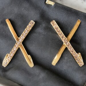 Pendientes Sparkling Diamond Letter X - Estilo Kriss Kross hecho a mano, accesorio elegante, regalo de aniversario memorable