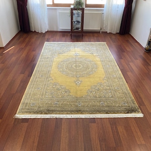 Gold Bamboo Silk Rug: Oriental Style, Elegant Design (6.5x9.8 Ft)