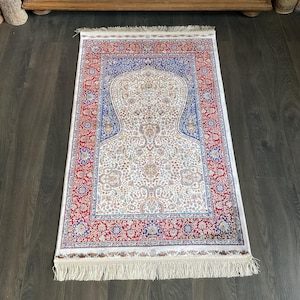 Red Silk Prayer Mat, Silk Janamaz Rug , Bamboo Silk Rug , Luxury Prayer Mat , İslamic Gift Rug , Janamaz Mat , Sajjada Rug , 2.6x4.1 Ft