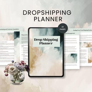 Könnte beinhalten: Ein digitaler Dropshipping-Planer mit dem Titel "Drop Shipping Planner" auf dem Bildschirm. Der Planer hat 23 Seiten und enthält Informationen zu Marketing, Kundengewinnung und Skalierung eines Dropshipping-Geschäfts. Ein Blumenstrauß steht vor dem Planer.