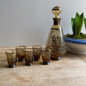 Vintage Amber Glass Venetian Decanter with 5 Shot Glasses Decorated Italian Scenes