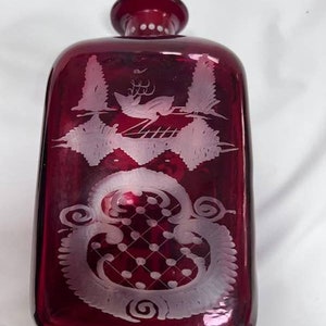 Decantador grabado en rojo rubí boho con copas cordiales