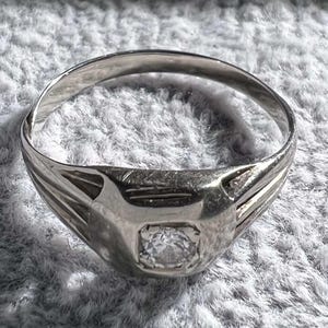 Vintage 18K White Gold Diamond Ring