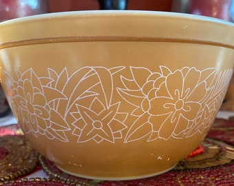 Pyrex Mixing Bowl | Woodland | 402 1.5 Qt | Vintage 1970s