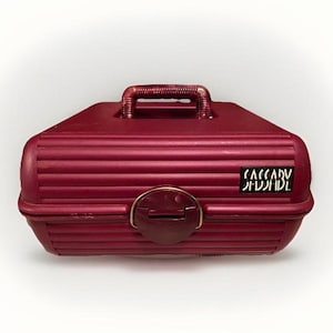 Vintage Sassaby-cosmeticadoosje | ZELDZAAM | Meerdere vakken en spiegel | Magenta | 108 | Jaren 80
