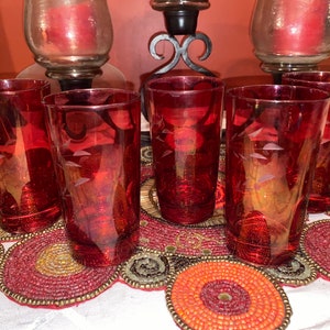Verres bohèmes aux canneberges | Lot de 5 | Gobelets | MCM | Bohème | Motif floral gravé | 12 onces | vintage années 60 70