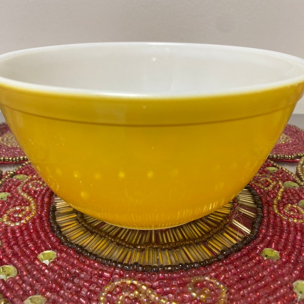 Pyrex Mixing Bowl 402 1.5QT | Yellow Daisy |  Vintage 1960s