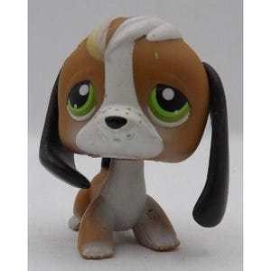 Perro de Littlest Pet Shop: color canela y ojos blancos y negros ©2004 con pata magnética roja