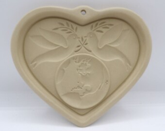 Pampered Chef "Peace on Earth Heart" Cookie Mold ©2002 Globe & Doves Stoneware