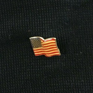 Unied States Flag Pin Red White Blue Enameled on Gold tone