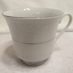 Vintage Crown Ming Jian Shiang Fine China Crochet Pattern Tea Cups