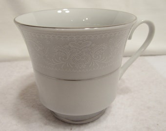 Vintage Crown Ming Jian Shiang Fine China Crochet Pattern Tea Cups