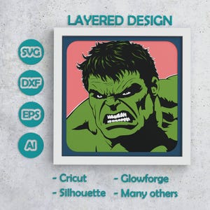 Könnte beinhalten: Ein mehrschichtiges Design mit dem Gesicht von Hulk in Grün, vor einem rosa Hintergrund in einem weißen Rahmen. Das Design enthält den Text "LAYERED DESIGN" und Symbole für die Formate SVG, DXF, EPS und AI. Zusätzlicher Text erwähnt die Kompatibilität mit Cricut, Glowforge, Silhouette und anderen.