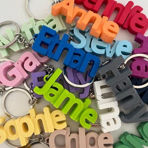 Porte-clés avec nom personnalisé Cadeaux personnalisés pour enfants Cadeaux pour elle Cadeaux pour lui Accessoires de décoration pour sacs de fête