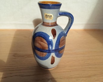 Jarrón jarra vintage Bay Keramik, cerámica de Alemania Occidental, diseño pintado a mano en azul y marrón, decoración cerámica moderna de mediados de siglo de los años 60.
